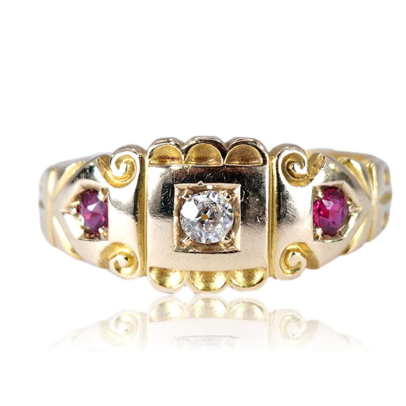 Yellow Gold Ring with Diamond and Ruby